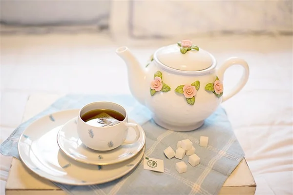 ピースリリーが三月に復活！緑茶で葉がツヤツヤになる方法